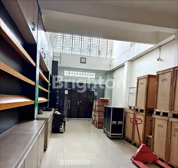 JUAL / SEWA. RUKO ALL IN ONE JL. MT HARYONO. KAWASAN PUSAT BISNIS GROSIR, MEDAN. ADA LIFT BARANG