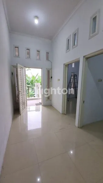 image RUMAH 2 LANTAI MINIMALIS DI KARANG ASEM, 7 MENIT KE UNAIR (4)