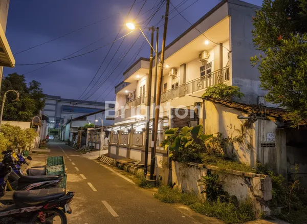 RUMAH KOS 32 KAMAR DI DAERAH SEMANGGI SOLO