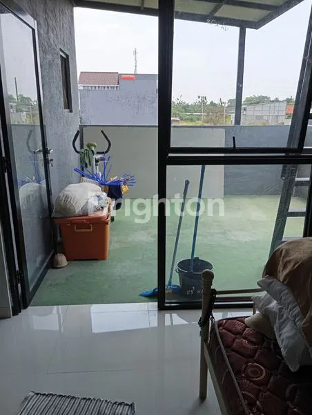 image RUMAH FURNISHED  SIAP HUNI TERAWAT 2 LANTAI DI GRAND WISATA BEKASI (7)