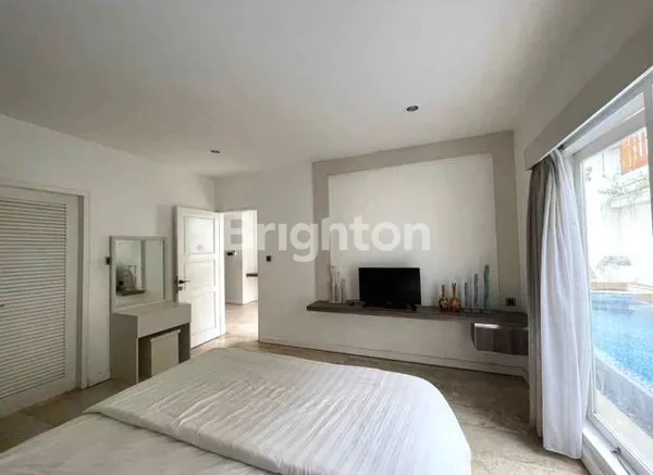 image VILLA FOR SALE IN KEROBOKAN NEAR SEMINYAK BALI (2)