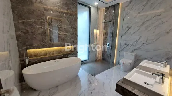 image RUMAH MEWAH MINIMALIS 3 LANTAI CITRALAND UTAMA (4)