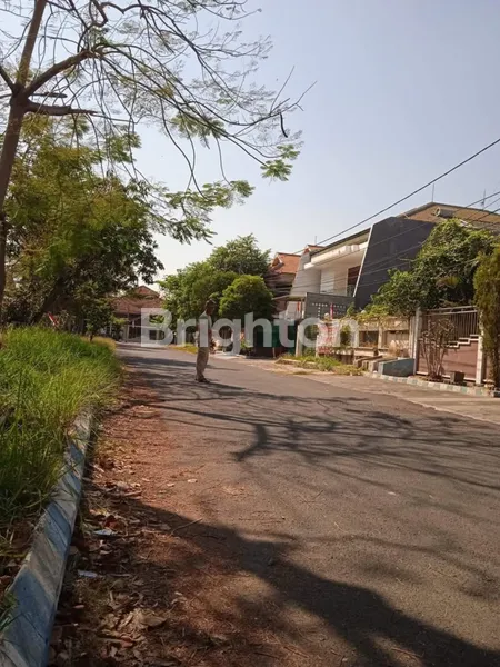 image RUMAH HITUNG TANAH BENDUL MERISI ROW LEBAR DEKAT RAYA JEMURSARI  (3)