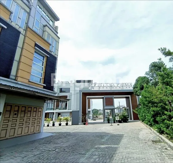 image RUKO 3,5 TINGKAT POSISI HOOK SIAP HUNI SEMI FURNISHED DI KOMPLEK BISNIS LOKASI INTI KOTA YANG STRATEGIS - KOMPLEK ISTANA PRIMA 2 JL BRIGJEND KATAMSO, MEDAN (1)