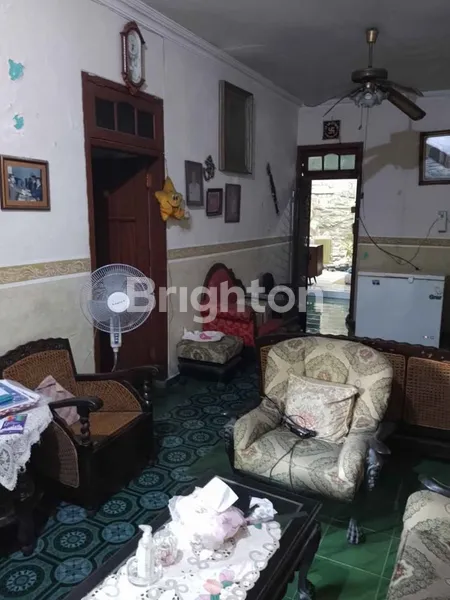 image RUMAH LAMA RUNGKUT ASRI TERAWAT LOKASI STRATEGIS DEKAT MERR (2)