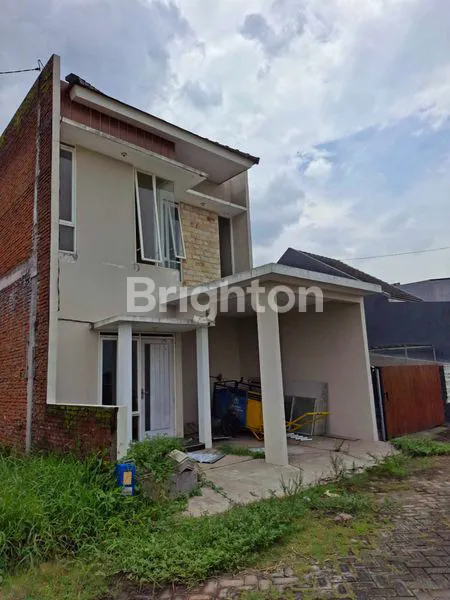 image RUMAH 2 LANTAI READY STOCK, LOKASI POROS PROVINSI MAYJEN SUNGKONO MALANG (2)