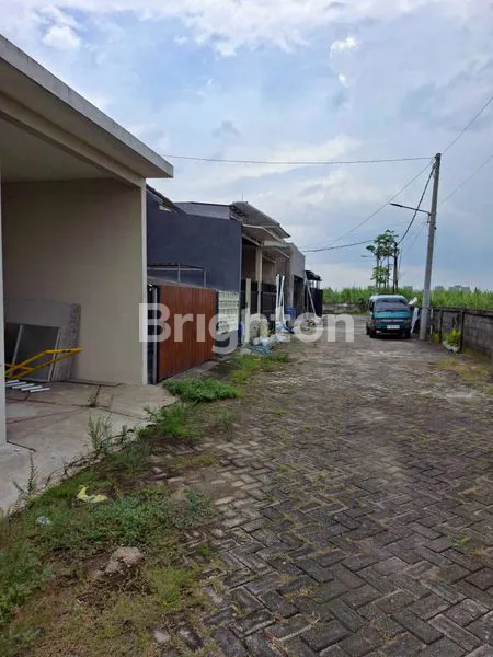 image RUMAH 2 LANTAI READY STOCK, LOKASI POROS PROVINSI MAYJEN SUNGKONO MALANG (3)