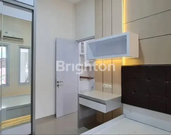 image MINIMALIS 2 LANTAI RUMAH SUKOLILO DIAN REGENCY, DINGIN HADAP SELATAN, BAGUS TERAWAT SIAP HUNI  (4)