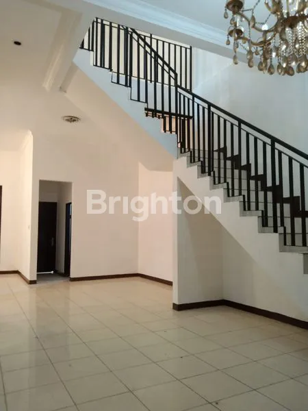 image DI JUAL CEPAT RUMAH HOOK 2 LANTAI DI PERUMAHAN PAMULANG ESTATE TANGERANG SELATAN BANTEN (2)