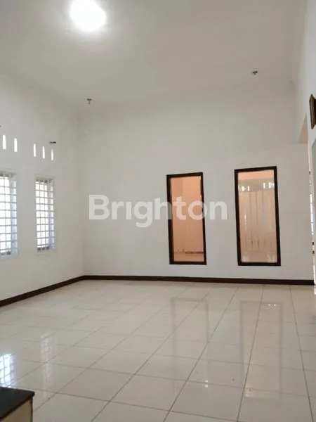 image DI JUAL CEPAT RUMAH HOOK 2 LANTAI DI PERUMAHAN PAMULANG ESTATE TANGERANG SELATAN BANTEN (4)