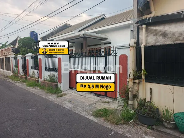 image DIJUAL RUMAH DI TENGAH KOTA DEKAT DENGAN FASILITAS PUBLIK DAN HANYA BEBERAPA METER SAJA KE JL.SLAMET RIYADI! (1)