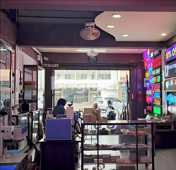 JUAL / SEWA. RUKO JL. ASIA. KAWASAN PUSAT BISNIS ELEKTRONIK, MEDAN. ADA LIFT BARANG