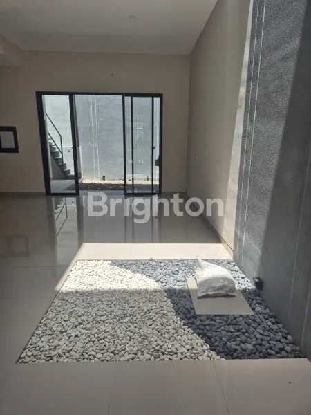 image 2M AN RUMAH BARU GRESS SELANGKAH KE HR MUHAMMAD SURABAYA BARAT  (2)