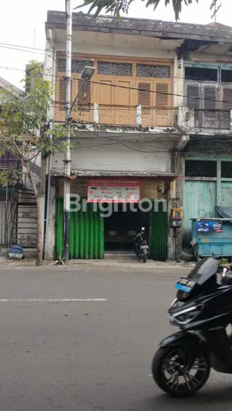 RUKO 2 LT DIAREA YANG RAMAI SANGAT COCOK UNTUK INVESTASI BISNIS DI JAGALAN DEKAT PASAR TURI, PASAR ATOOM