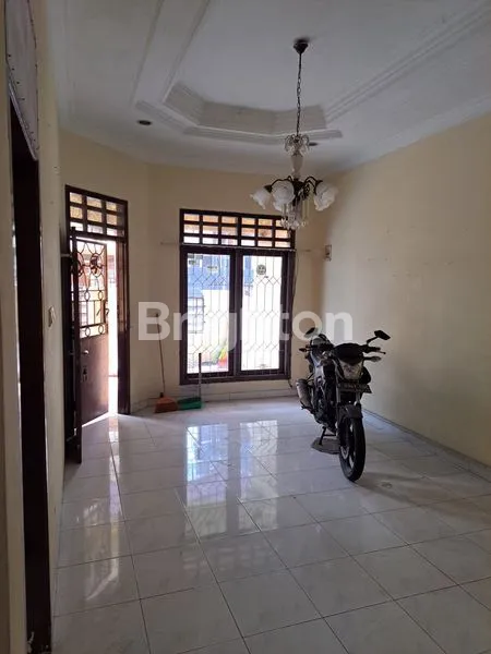 image RUMAH 2 LANTAI SIAP HUNI (4)