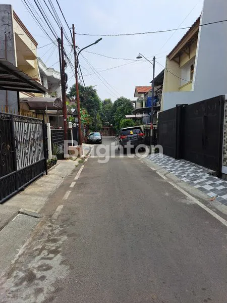 image RUMAH 2 LANTAI SIAP HUNI (8)