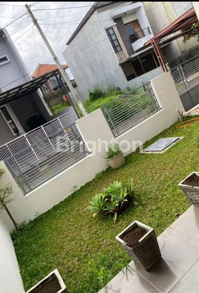 image RUMAH MINIMALIS MODERN DENGAN TAMAN DEPAN DAN BELAKANG . MUSTIKA  RESIDENCE BANDUNG (2)