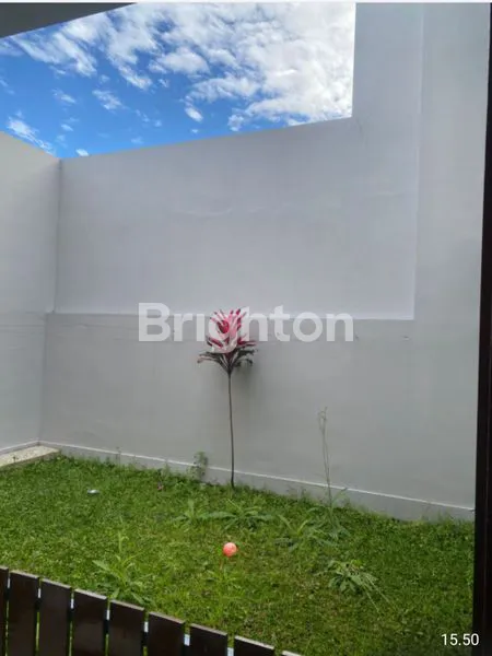 image RUMAH MINIMALIS MODERN DENGAN TAMAN DEPAN DAN BELAKANG . MUSTIKA  RESIDENCE BANDUNG (8)