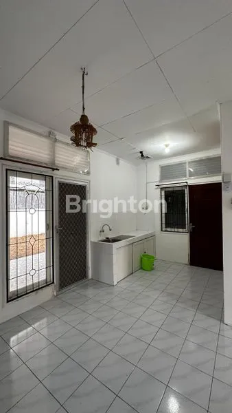 image BALIKPAPAN - RUMAH LEGA DI JALAN UTAMA (G086)  (3)