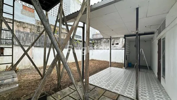 image BALIKPAPAN - RUMAH LEGA DI JALAN UTAMA (G086)  (6)