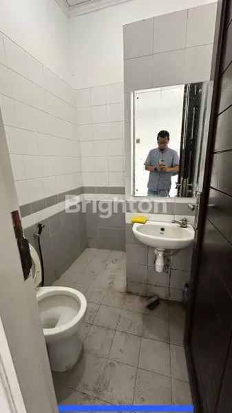 image BALIKPAPAN - RUMAH LEGA DI JALAN UTAMA (G086)  (5)