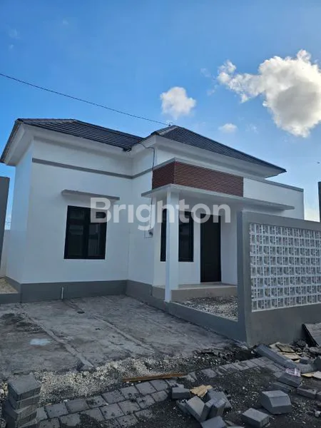 image RUMAH LOKASI STRATEGIS COCOK UNTUK PASANGAN MUDA  DI KAMPIAL NUSA DUA (2)