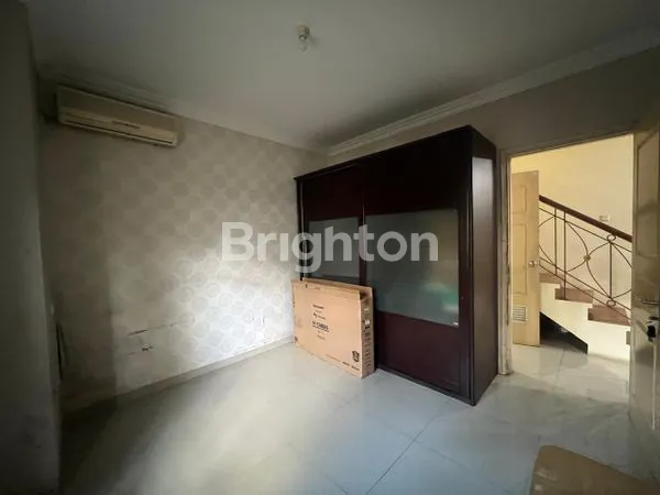 image RUMAH DI RAFFLESS HILLS CIBUBUR (3)