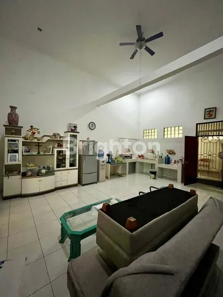 image RUMAH 2.5 LANTAI MEWAH SIAP PAKAI DIJUAL CEPAT TANAH MAS SEMARANG UTARA  (8)