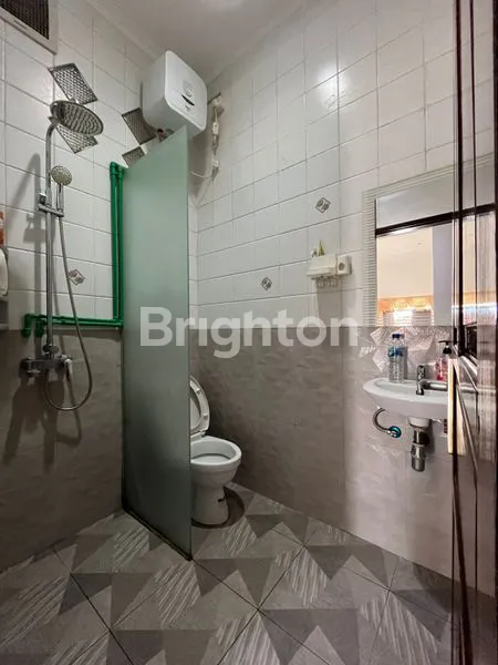 image RUMAH 2.5 LANTAI MEWAH SIAP PAKAI DIJUAL CEPAT TANAH MAS SEMARANG UTARA  (2)