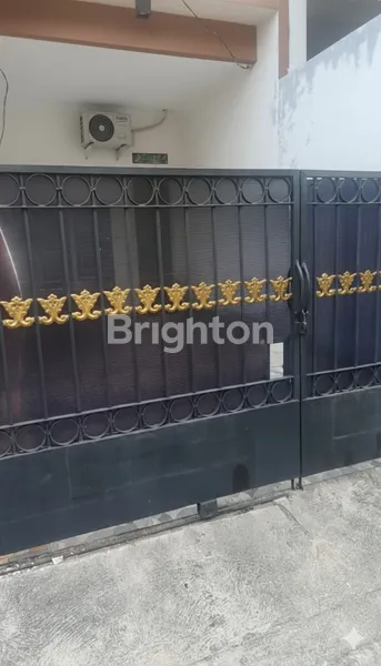 DISEWAKAN RUMAH 2 LANTAI RAPI DAN LUAS SIAP HUNI DI KAYU PUTIH, PULO GADUNG, JAKARTA TIMUR