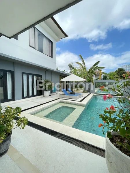 PRIVATE VILLA EXCLUSIVE 3 LANTAI DI BADUNG BENOA NUSA DUA BALI