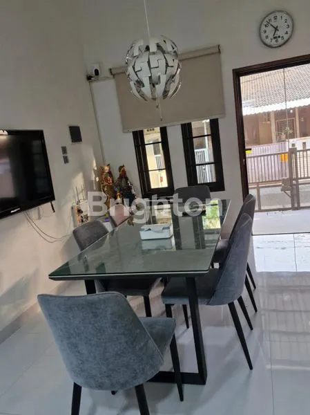 RUMAH TINGGAL SATU SETENGAH LANTAI LINGKUNGAN AMAN DAN NYAMAN AKSES MUDAH KEMANA MANA LOKASINYA SANGAT SANGAT STRATEGIS KELAPA GADING JAKARTA UTARA