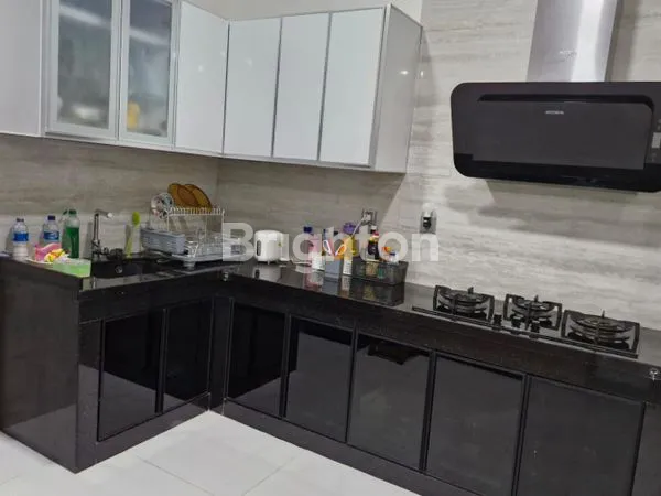 image RUMAH TINGGAL SATU SETENGAH LANTAI LINGKUNGAN AMAN DAN NYAMAN AKSES MUDAH KEMANA MANA LOKASINYA SANGAT SANGAT STRATEGIS KELAPA GADING JAKARTA UTARA  (2)