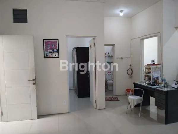 image RUMAH 1 LANTAI SIAP HUNI PERUMAHAN WISMA MUKTI, KLAMPIS JAYA, SURABAYA TIMUR. DEKAT RAYA ARIEF RAHMAN HAKIM - MERR DHARMAHUSADA INDAH - GALAXY MALL - RAYA KERTAJAYA INDAH - MANYAR - ARAYA - PURI GALAXY - PAKUWON CITY - MANYAR KERTOARJO, DLL. (4)