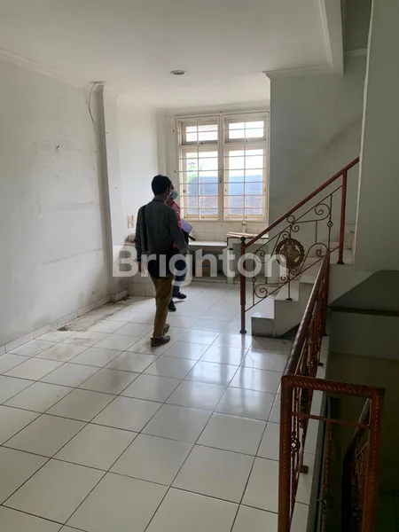 image RUKO 3,5 LANTAI DI KH NOER ALI KAYURINGIN JAYA BEKASI SELATAN – LOKASI STRATEGIS, HARGA 3,5 M! (7)