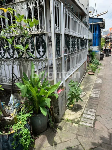 image RUKO 3 LANTAI KAWASAN PERDAGANGAN LEGENDARIS SURABAYA PUSAT SANGAT STRATEGIS LINGKUNGAN BISNIS AKTIF JALAN PENGAMPON SURABAYA (4)