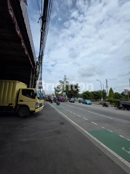 image RUKO STRATEGIS PINGGIR JALAN RAYA BESAR BEKASI BARAT, JAWA BARAT. COCOK UNTUK SHOWROOM, GUDANG DAN UNTUK KOMERSIAL LAINNYA (2)