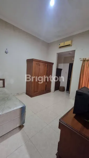 image RUMAH JEMUR ANDAYANI TERAWAT DEKAT KE JALAN RAYA (3)