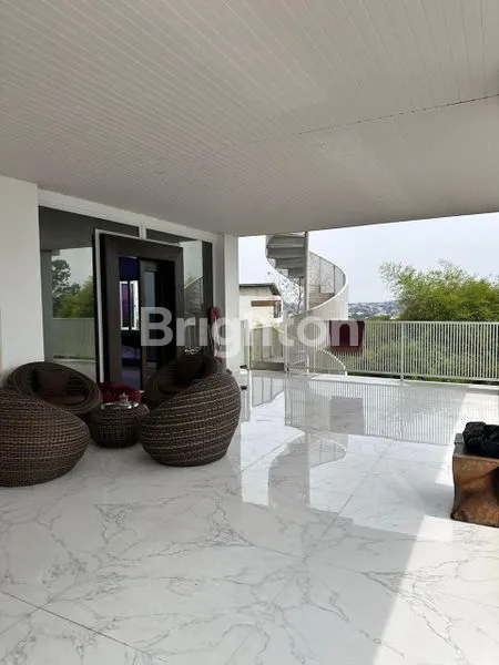 image RUMAH MEWAH SIAP PAKAI DI AREA PAPANDAYAN SEMARANG!! LOKASI TIDAK BANJIR SERTA RERLETSK DI AREA LINGKUNGAN ELITE SERTA NYAMAN!! SUPER LANGKA (2)