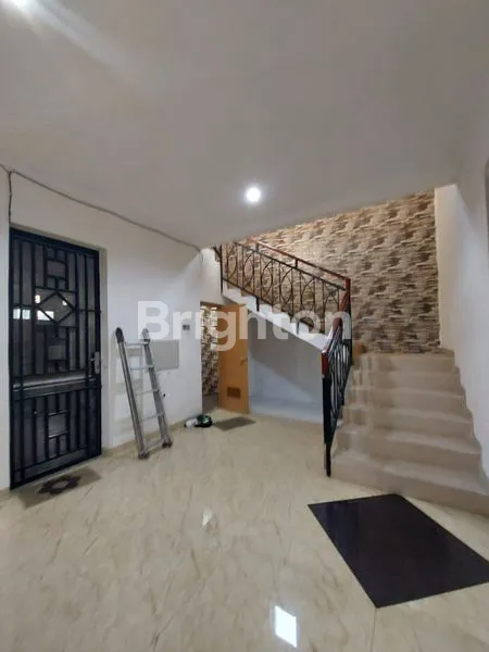 image RUMAH MEWAH 2 LANTAI DI KEMANGGISAN DEKAT BINUS (4)