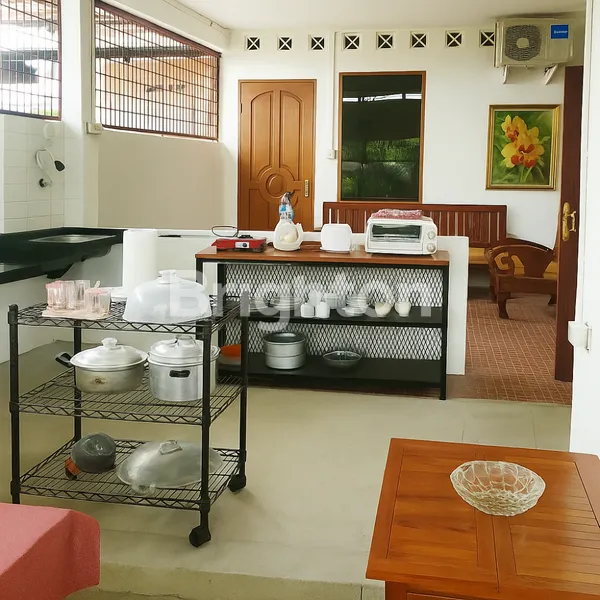 image RUMAH SEMI FURNISHED 4+1 KAMAR DI SRENGSENG SAWAH, JAGAKARSA – SIAP HUNI, LOKASI STRATEGIS! (2)