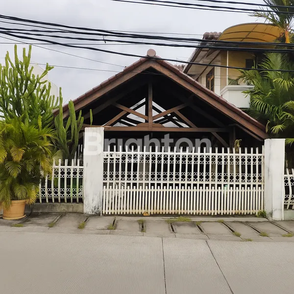 image DIJUAL RUMAH SEDERHANA HOEK WALIKOTA JKELAPA GADING (2)