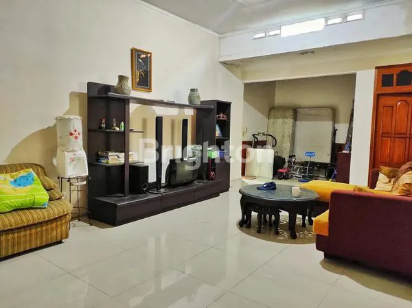 image RUMAH 2 LANTAI KONDISI BAGUS DI RUNGKUT ASRI NOL JALAN MERR PALING FAVORIT (4)