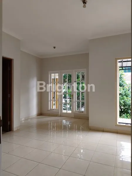 image RUMAH MEWAH 2 LANTAI LT 200 DI KOTA WISATA CIBUBUR (7)