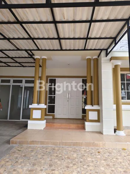 image RUMAH MEWAH 2 LANTAI LT 200 DI KOTA WISATA CIBUBUR (1)