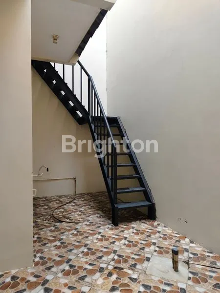 image RUMAH MEWAH 2 LANTAI LT 200 DI KOTA WISATA CIBUBUR (5)