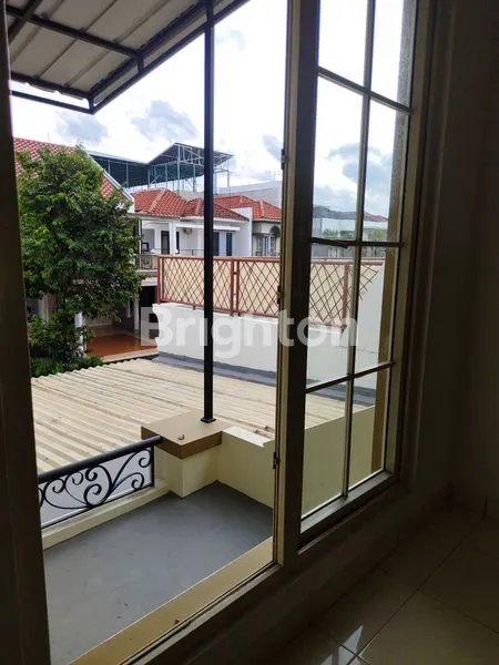 image RUMAH MEWAH 2 LANTAI LT 200 DI KOTA WISATA CIBUBUR (8)