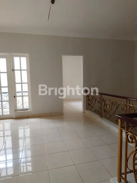 image RUMAH MEWAH 2 LANTAI LT 200 DI KOTA WISATA CIBUBUR (6)