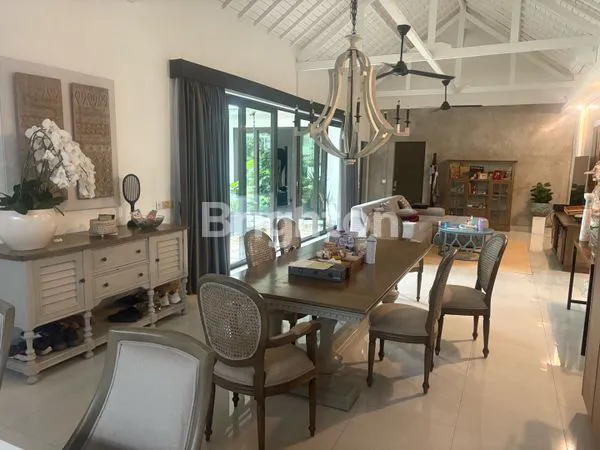 image 4 BR EXCLUSIVE SPACIOUS VILLA IN BATU BELIG CANGGU (4)