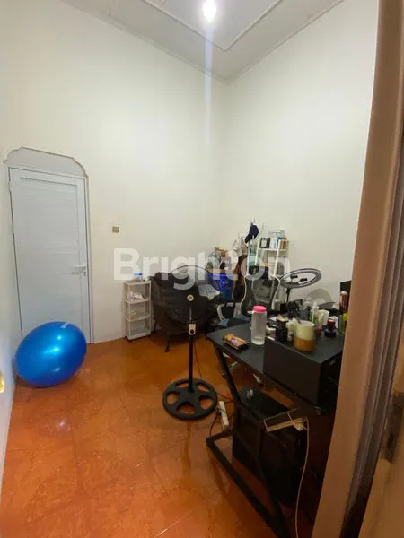 image RUMAH + 3 KIOS AKTIF DI PINGGIR JALAN RAYA UTAMA LEGOK TANGERANG LOKASI STRATEGIS (4)